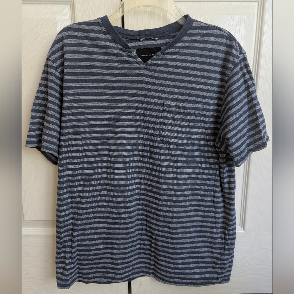 Geoffrey Beene Men’s Striped V-Neck T-Shirt | Blue Gray | Size M